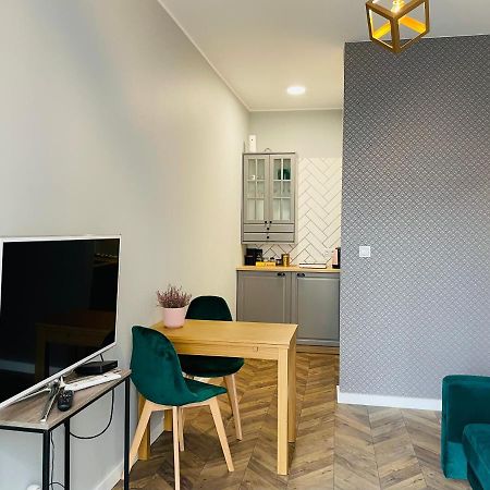 Apartament Z Ogrodkiem I Garazem พอซนาน ภายนอก รูปภาพ