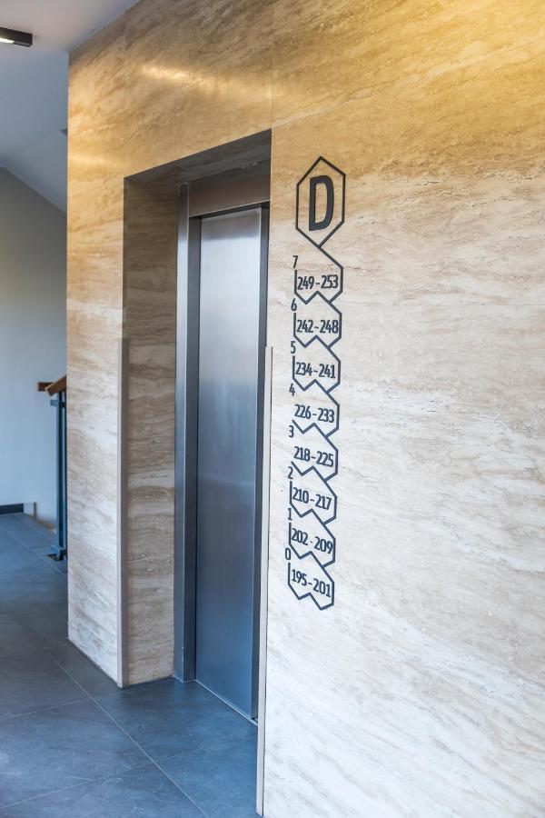 Apartament Z Ogrodkiem I Garazem พอซนาน ภายนอก รูปภาพ