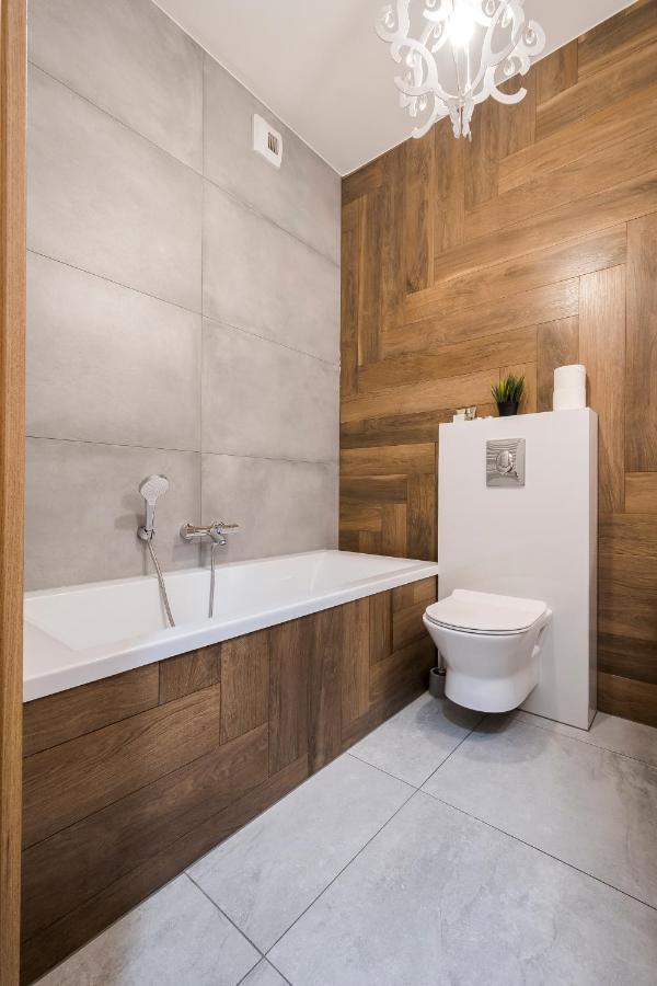 Apartament Z Ogrodkiem I Garazem พอซนาน ภายนอก รูปภาพ