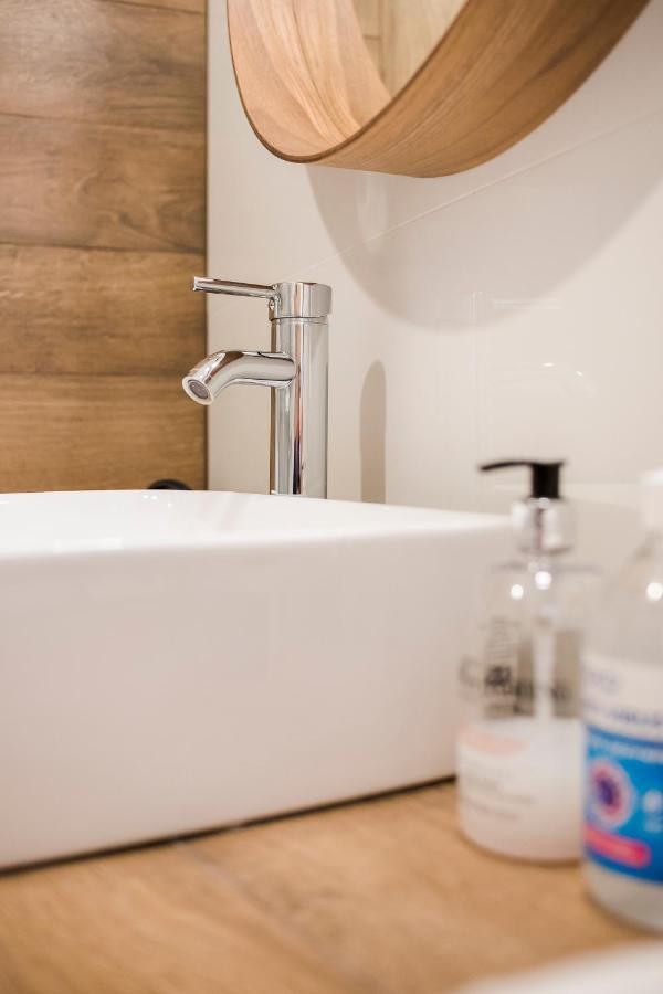 Apartament Z Ogrodkiem I Garazem พอซนาน ภายนอก รูปภาพ