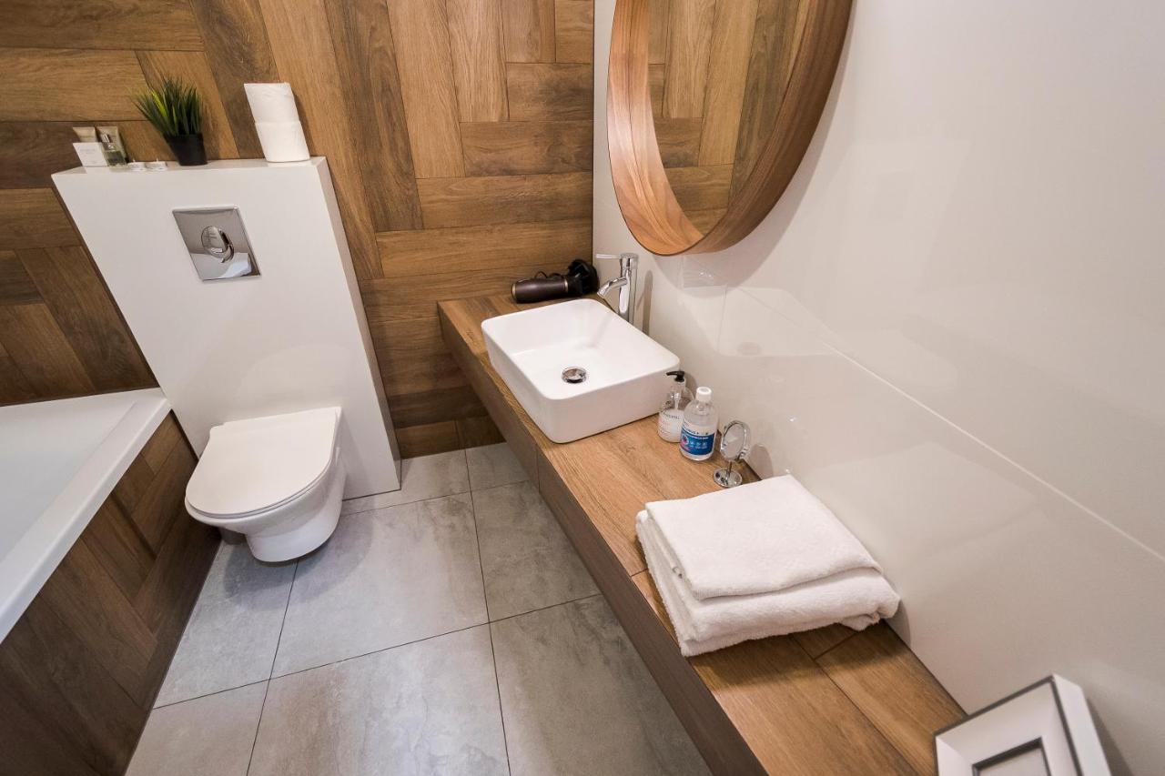 Apartament Z Ogrodkiem I Garazem พอซนาน ภายนอก รูปภาพ