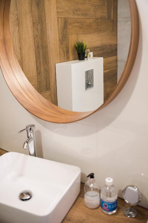 Apartament Z Ogrodkiem I Garazem พอซนาน ภายนอก รูปภาพ