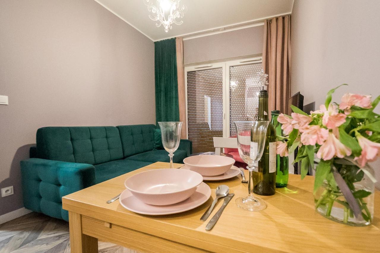 Apartament Z Ogrodkiem I Garazem พอซนาน ภายนอก รูปภาพ