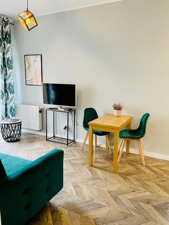 Apartament Z Ogrodkiem I Garazem พอซนาน ภายนอก รูปภาพ